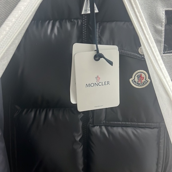 Brand new Moncler - Picture 5 of 6